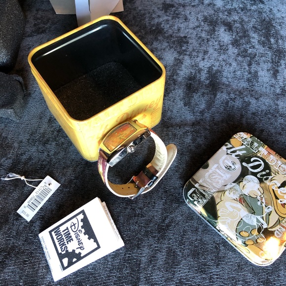 Incredible Classic Walt Disney Cinderella Watch in Collectable Tin - Like New! - Picture 4 of 8